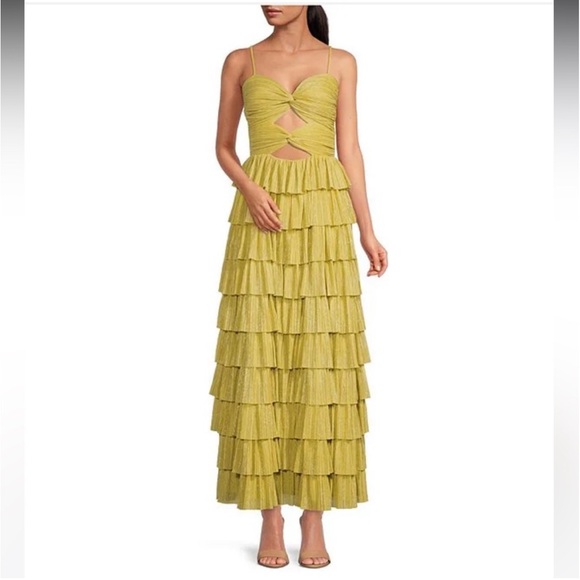 NWT Gianni Bini Grace Metallic Plisse
Sweetheart Neck Cut-Out Tiered Dress - Picture 4 of 9